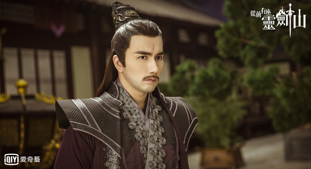 黄志玮一人分饰「天轮真君」、「地轮真君」两角