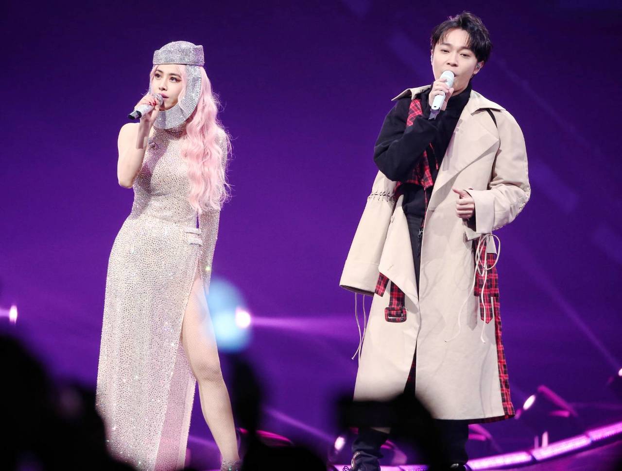 Jolin与青峰合唱「倒带」与「小情歌」。 记者曾原信/摄影